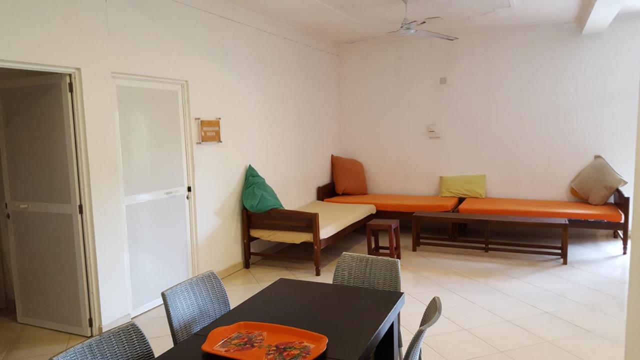 A Pousada The Backpack Hub At Weligama Exterior foto