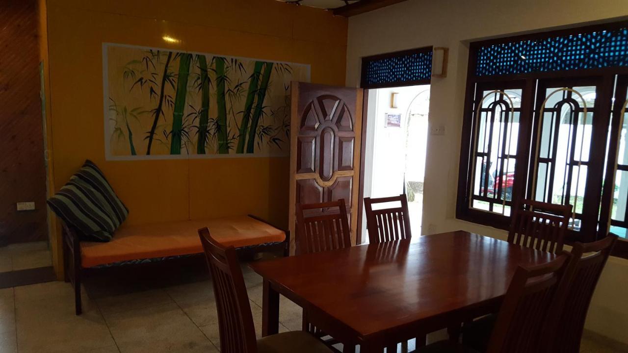 A Pousada The Backpack Hub At Weligama Exterior foto