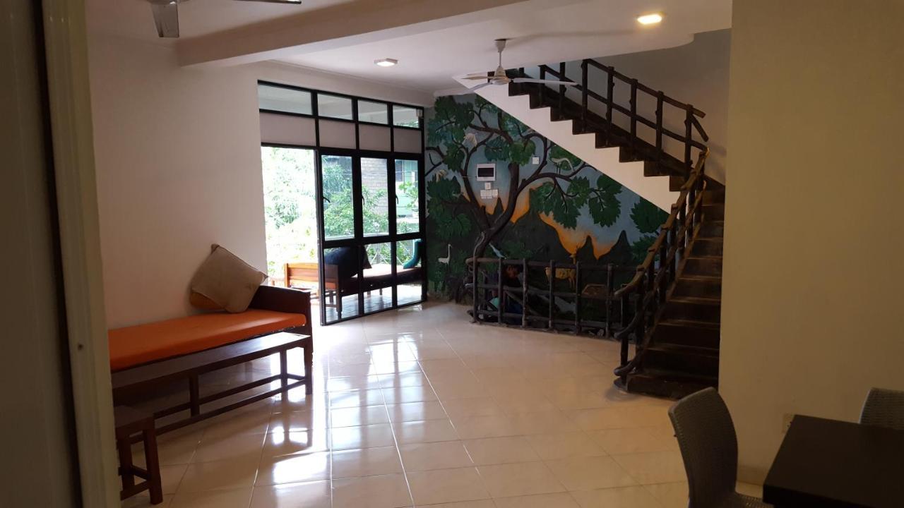 A Pousada The Backpack Hub At Weligama Exterior foto