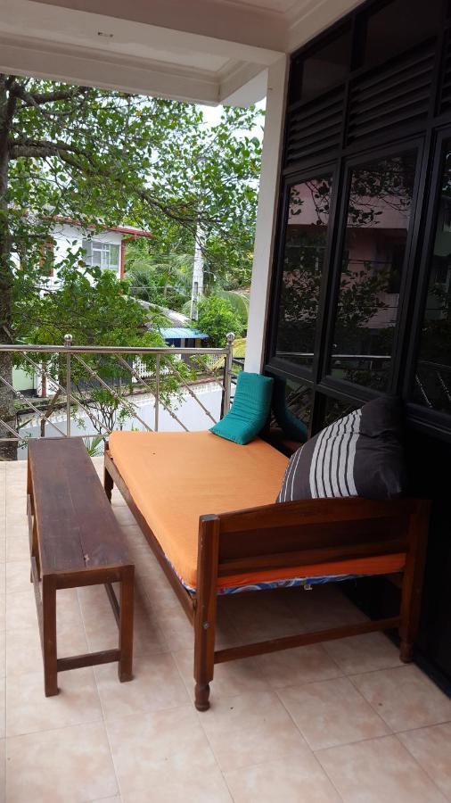 A Pousada The Backpack Hub At Weligama Exterior foto