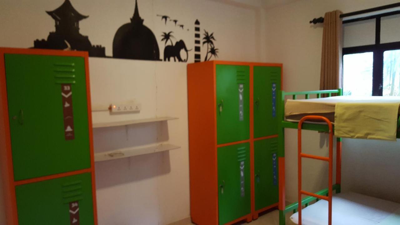 A Pousada The Backpack Hub At Weligama Exterior foto