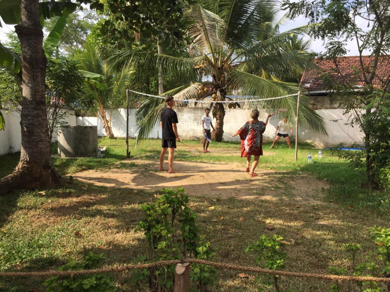 A Pousada The Backpack Hub At Weligama Exterior foto